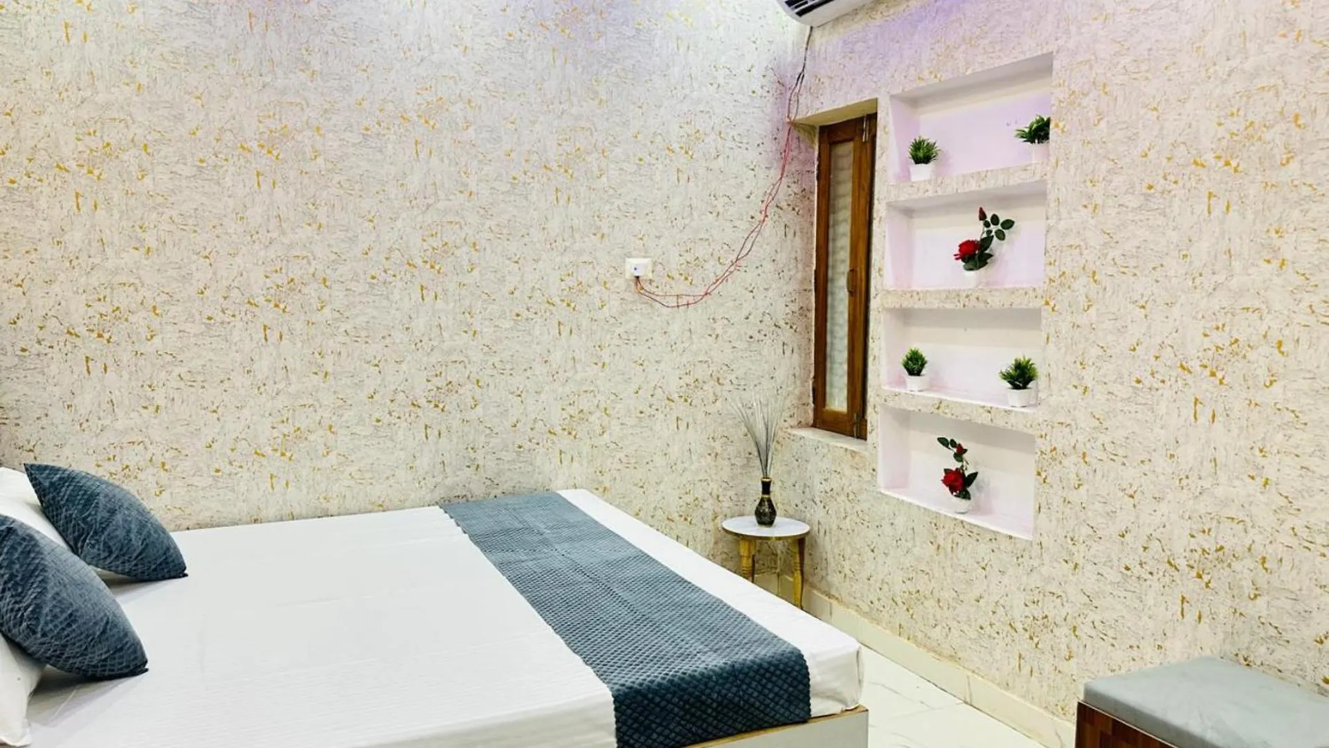 Varanasi Hotel The Star Residency - Near Shree Aadi Vaibhav Temple #Fully Air Conditioning #Free Wi-Fi #Parking #Room Service #Best Hotel In Varanasi Índia