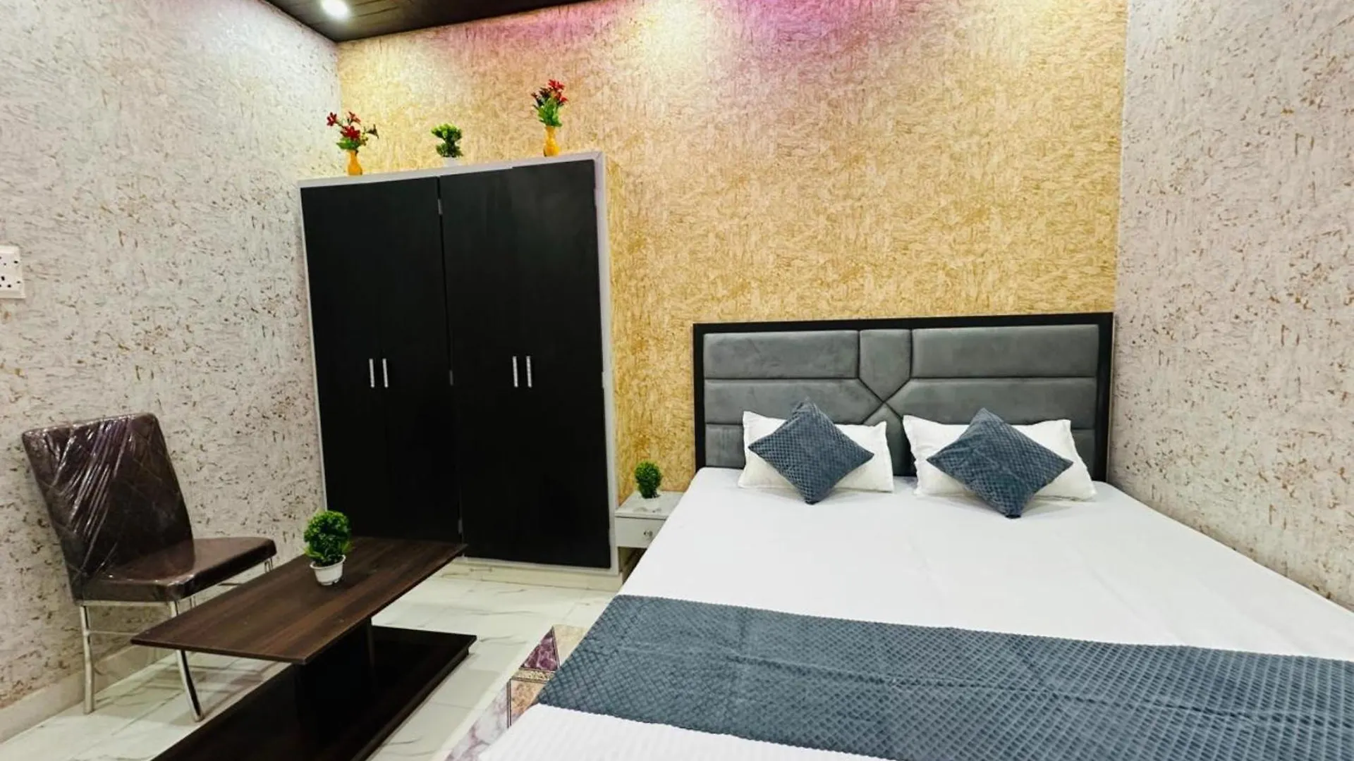 Varanasi Hotel The Star Residency - Near Shree Aadi Vaibhav Temple #Fully Air Conditioning #Free Wi-Fi #Parking #Room Service #Best Hotel In Varanasi 4*,  Índia
