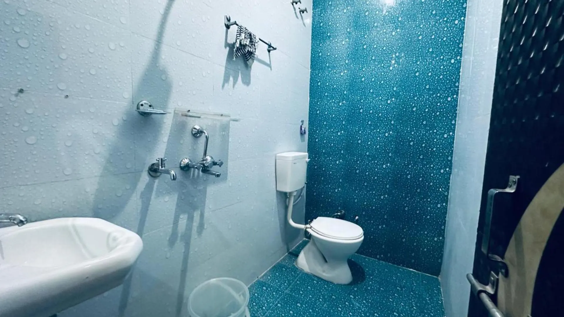 Varanasi Hotel The Star Residency - Near Shree Aadi Vaibhav Temple #Fully Air Conditioning #Free Wi-Fi #Parking #Room Service #Best Hotel In Varanasi 4*,