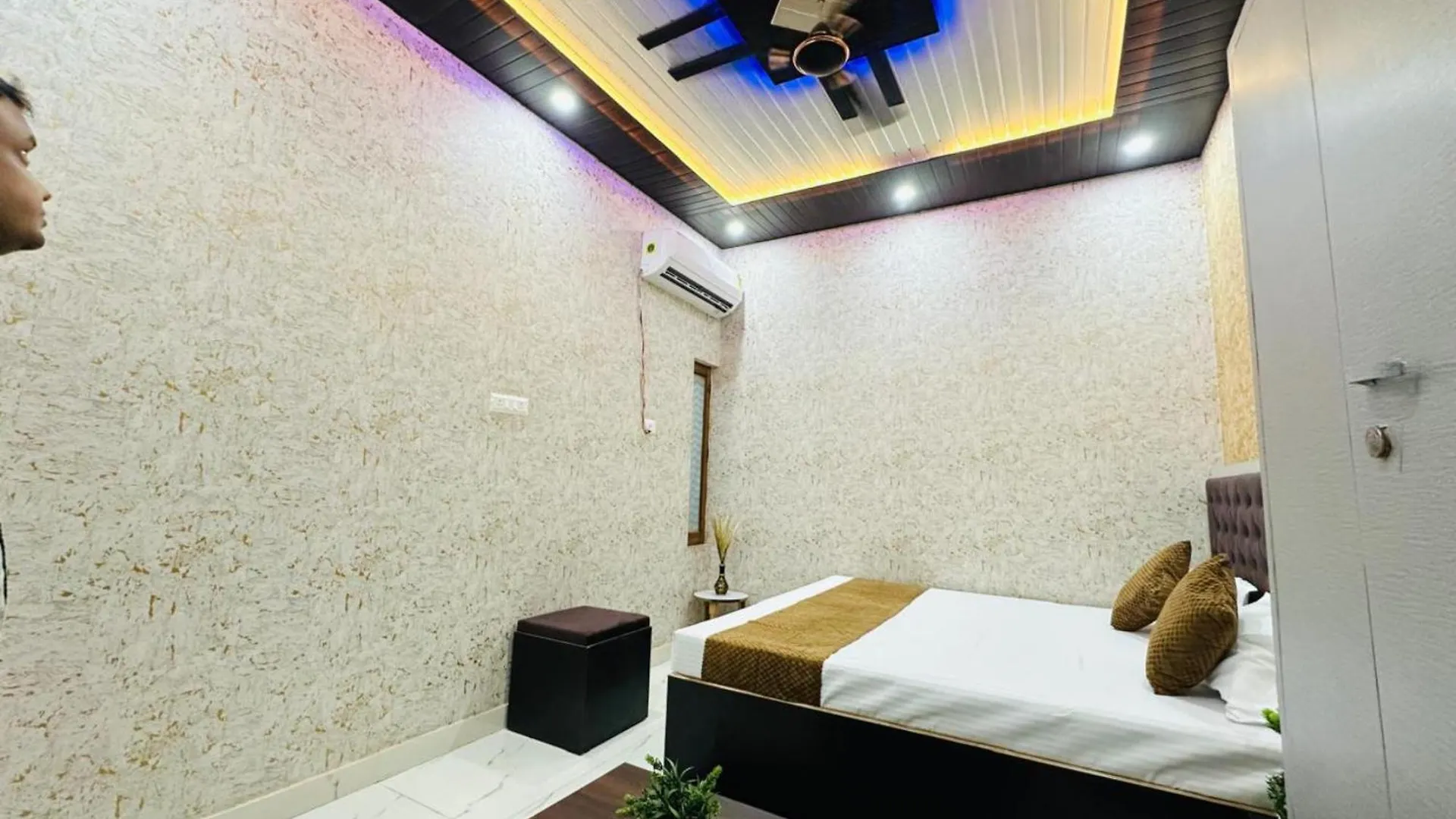 Varanasi Hotel The Star Residency - Near Shree Aadi Vaibhav Temple #Fully Air Conditioning #Free Wi-Fi #Parking #Room Service #Best Hotel In Varanasi Índia