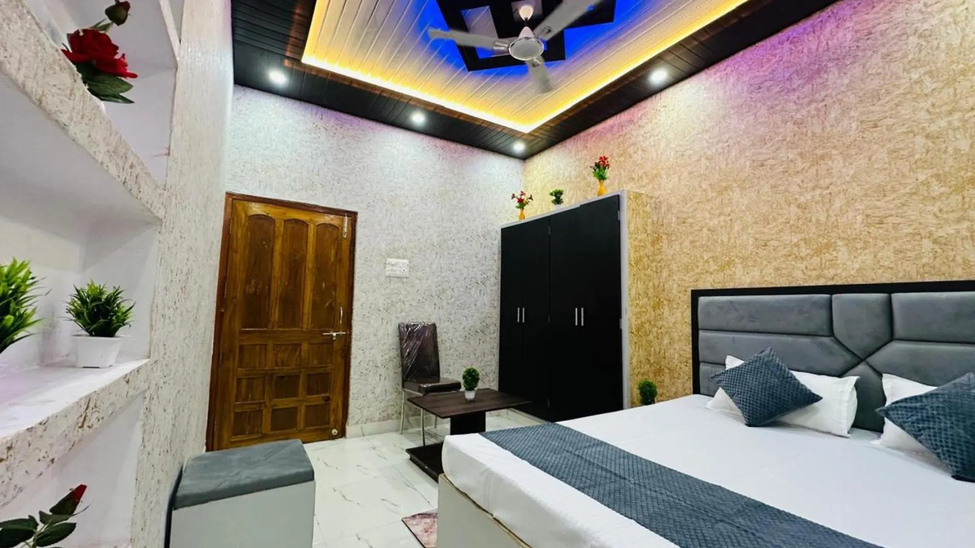 ****  Varanasi Hotel The Star Residency - Near Shree Aadi Vaibhav Temple #Fully Air Conditioning #Free Wi-Fi #Parking #Room Service #Best Hotel In Varanasi Índia
